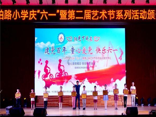 这个男的是哪个动漫的呀？游戏画面